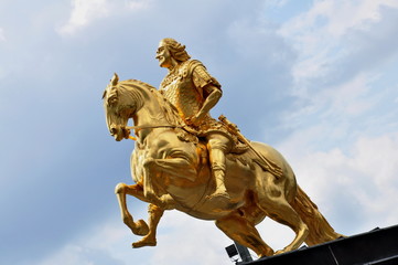 Fototapeta na wymiar Goldener Reiter Denkmal statue in Dresden,august 2016
