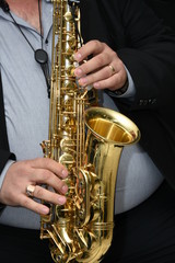 Obraz premium Man plays the saxophone