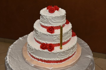  wedding cake decorated with  roses,flowers