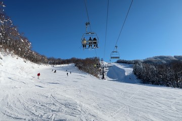Fototapeta na wymiar 快晴のスキーリゾート
