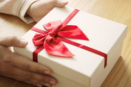 gitf box day of love shopping happy red and white