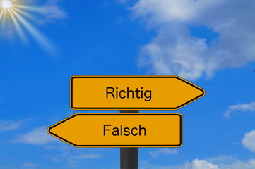Schilder zeigen in Richtungen Falsch und Richtig