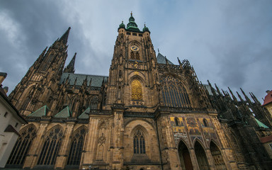 Fototapeta premium Cattedrale di San Vito all'interno del complesso del castello di Praga