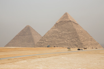 Plakat Egypt. Cairo - Giza. General view of pyramids from the Giza Plateau 
