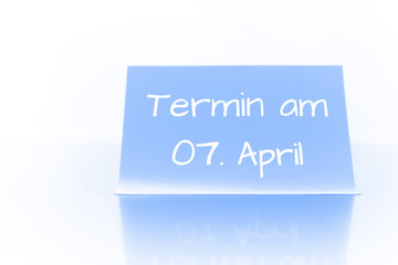 Termin am 7. April - blauer Zettel mit Notiz