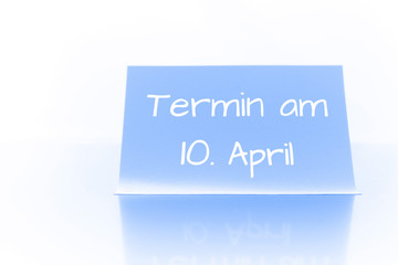 Termin am 10. April - blauer Zettel mit Notiz