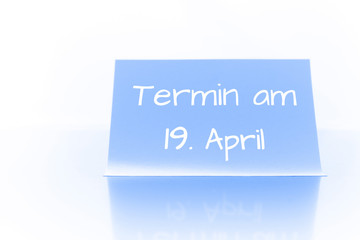 Termin am 19. April - blauer Zettel mit Notiz