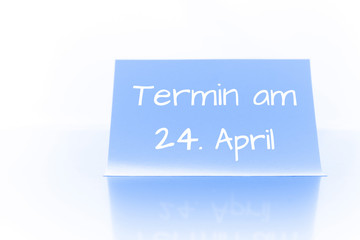 Termin am 24. April - blauer Zettel mit Notiz