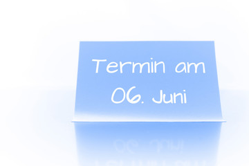 Termin am 6. Juni - blauer Zettel mit Notiz