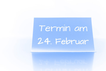 Termin am 24. Februar - blauer Zettel mit Notiz