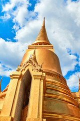 Fototapeta premium Grand palace and Wat phra keaw at Bangkok, Thailand. Beautiful Landmark of Asia. Temple of the Emerald Buddha. landscape of the capital city