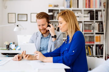 Obraz premium Group of business people working as team in office