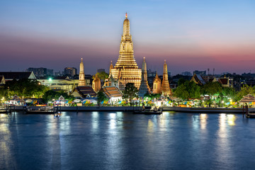 Fototapeta na wymiar Wat Arun Temple at sunset landmark of Bangkok, Thailand