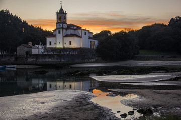 Obraz premium Parroquia de Niembro, España