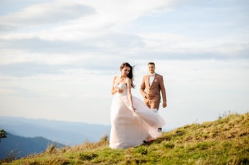 Fototapeta na wymiar Young love couple celebrating a wedding in the mountains