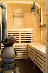 Kleine Sauna mit Holzofen