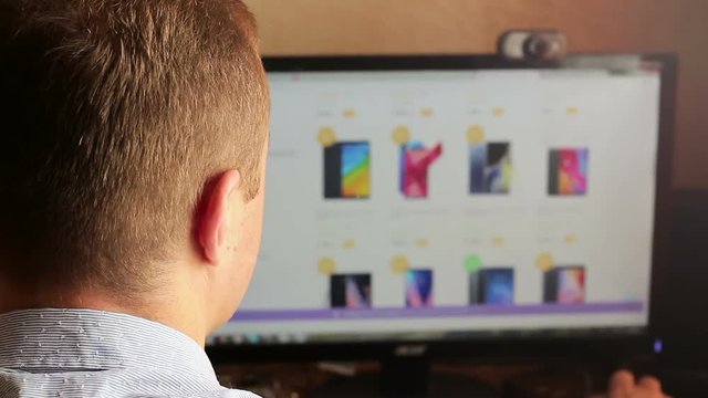 The buyer chooses the technique in the online store. Online shopping