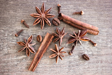 Cinnamon sticks, star anise, clove  and coffee beans