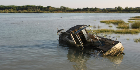 Fototapeta na wymiar Crashed boat