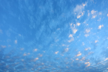 Fototapeta na wymiar beautiful moving cloud above dramatic blue sunset sky cloudy background