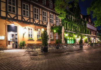 Naklejka na ściany i meble Ballhofplatz in Hannover zur Blauen Stunde an einem Sommerabend