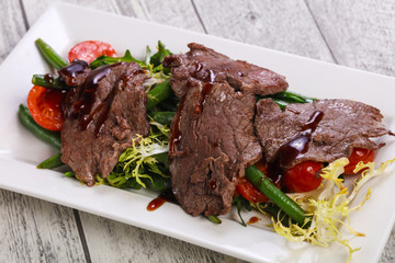 Roastbeef salad with green beans