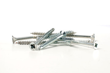 A pile of screws