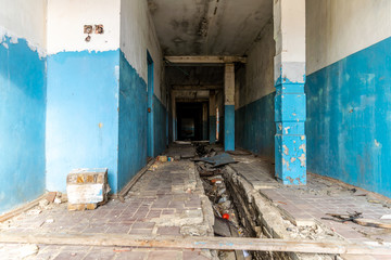 Fototapeta na wymiar Hall of an abandoned building in the dark