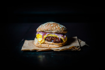 Hambúrguer suculento delicioso