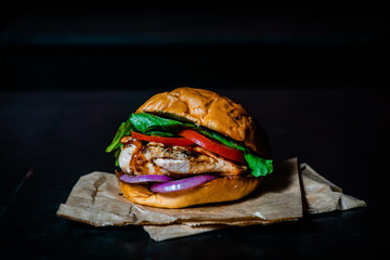 Hambúrguer suculento delicioso