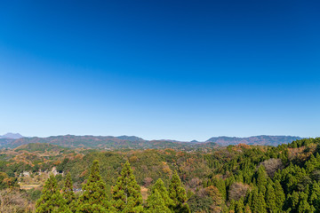 Obraz premium Widok na ruiny zamku Oka jesienią [Prefektura Oita]