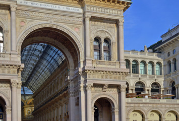 Fototapeta na wymiar veduta di alcuni angoli di Piazza del Duomo a Milano