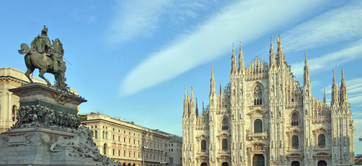 Fototapeta premium veduta di alcuni angoli di Piazza del Duomo a Milano