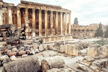 Fototapeta na wymiar Beautiful view Temple of Bacchus to Baalbek, Beqaa Valley. Heliopolis. World Heritage site, is one of the best preserved and grandest Roman temple ruins in the world.