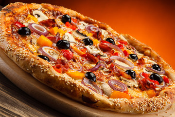 Pizza pepperoni with black olives