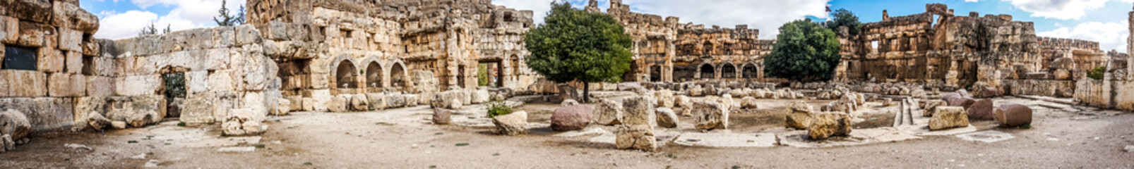 Fototapeta na wymiar Baalbek Historical Landmark 16