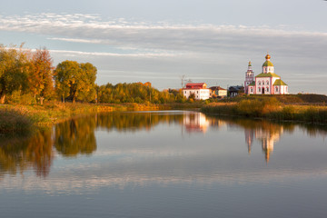 Fototapeta na wymiar Suzdal, Ilinsky church in autumn sunrise. Russia