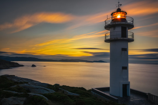 Atardecer en el faro de Roncadoira.
