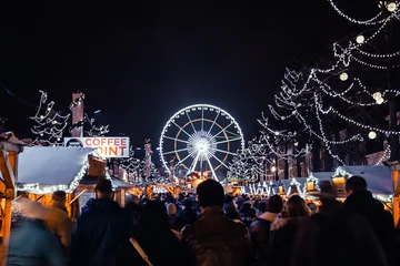 Badezimmer Foto Rückwand Christmas Market in Brussels with Ferris Wheel in Background © mehdivir