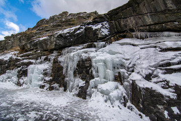 Obraz na płótnie Canvas Row of big frosty icicles in nature