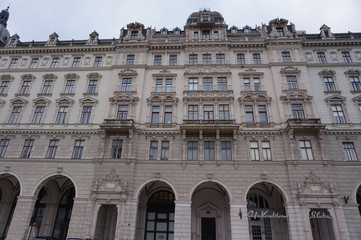 Fototapeta na wymiar Beautiful old buildings in Vienna.