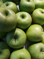 The fresh Green apple Available on shelves in supermarkets