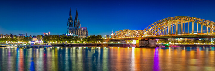 Köln Panorama - Blaue Stunde