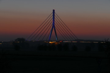 Fototapeta na wymiar Rheinbrücke Wesel im Morgengrauen