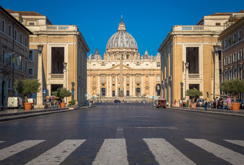 Fototapeta na wymiar Cupola of Saint Peter Cathedral in Vatican