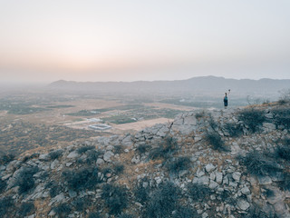 Obraz premium Hikers walking on a mountain top in the desert of India