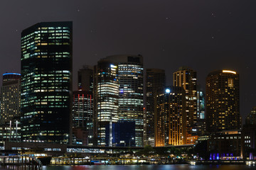 Fototapeta na wymiar Beautiful skyline city of Sydney close to Opera harbor downtonw
