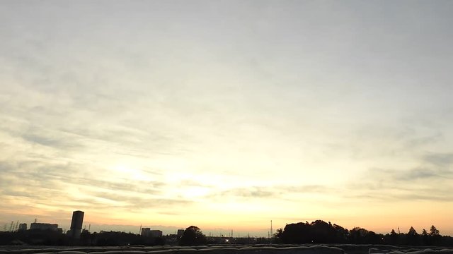 朝です。明るく白んできます。空の色の変化が美しい時間帯です。タイムラプス動画