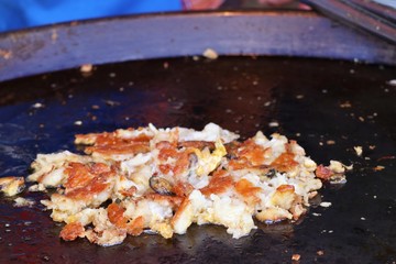 Crispy fried mussels with egg