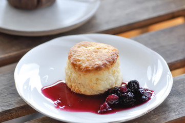 scone with mulberry sauce